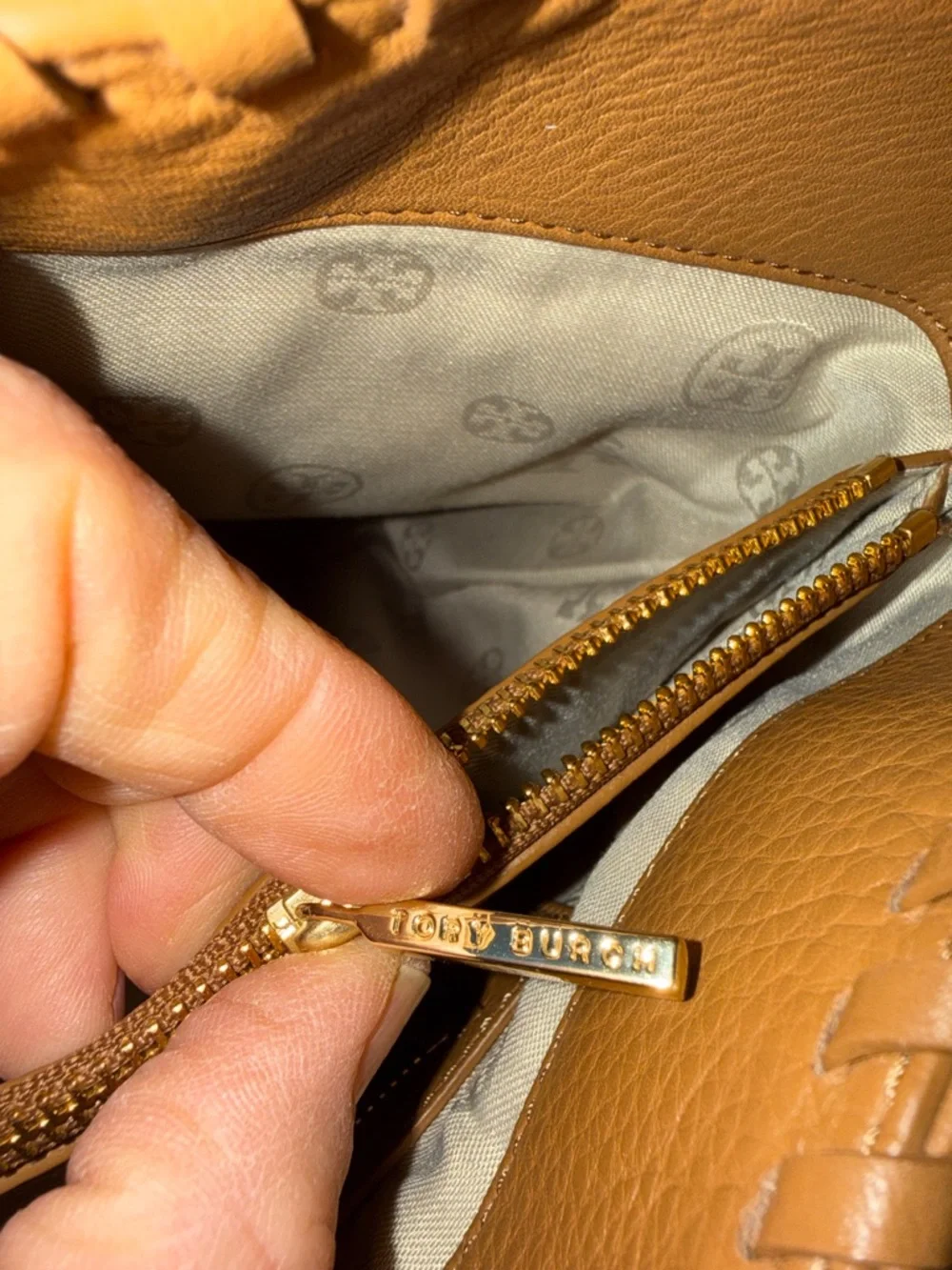 Tory Burch NWOT  tweet Tan and Cream Woven Tote with Chain-Trim Straps - Picture 12 of 17